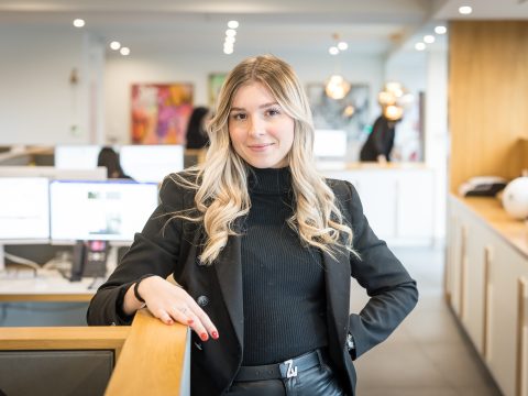Kenza Turner, service client